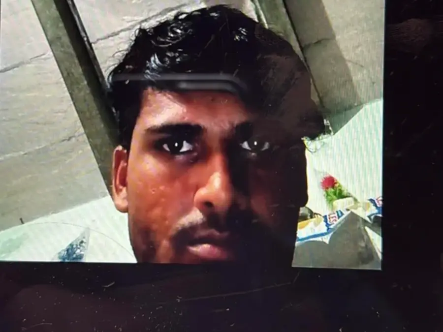 Scammer gets scammed as man gets him to click a link, triggering his photo and location