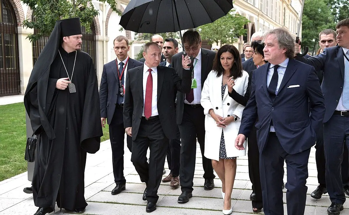 6. France: 17 visits