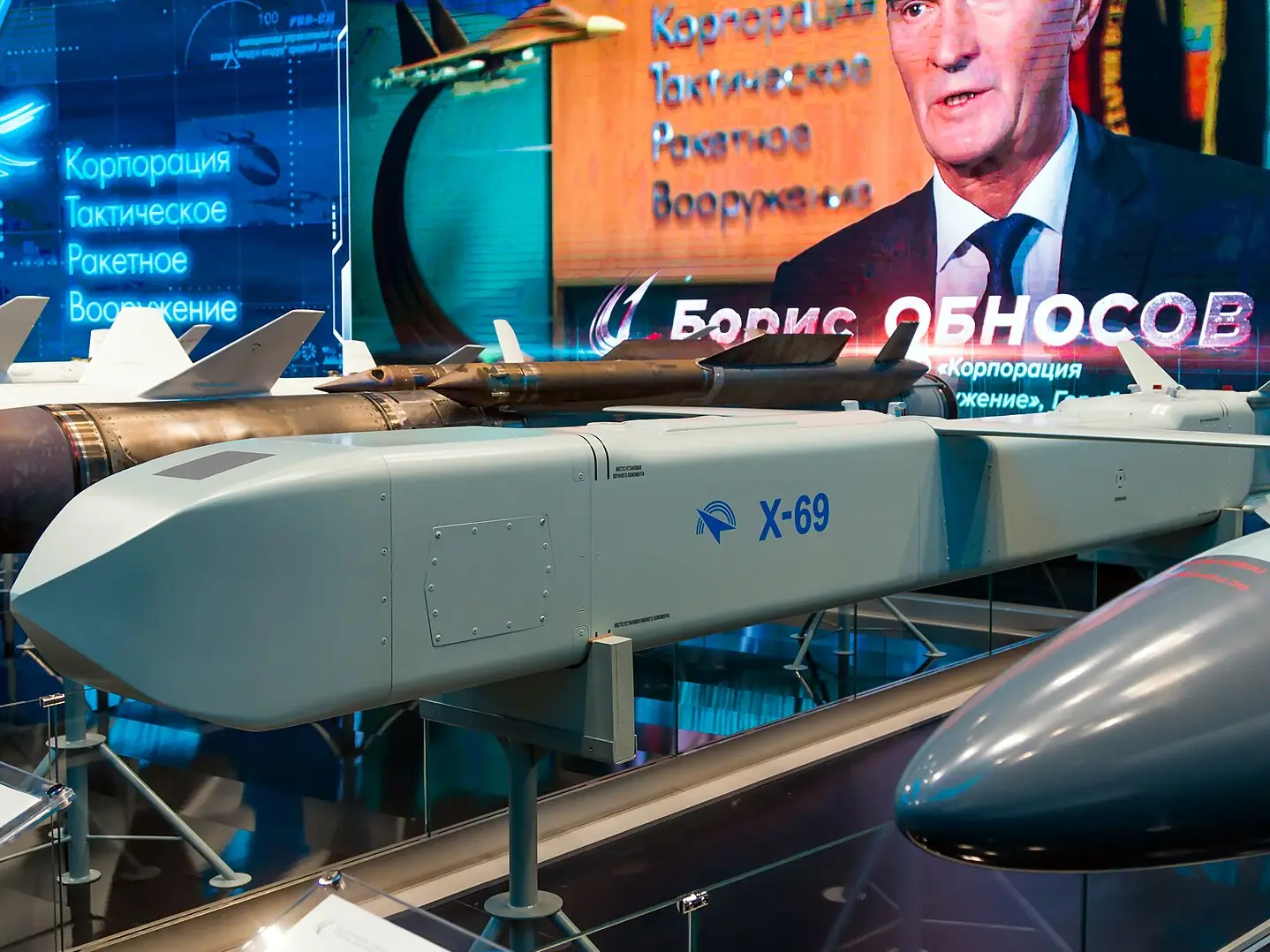 5 weapons the Su-57 fighter jet can carry inside its stealth bays