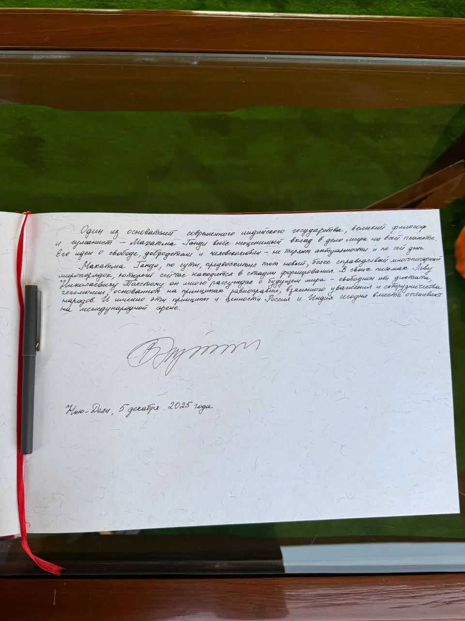 2. Putin called Gandhi “one of the founders of modern India”
