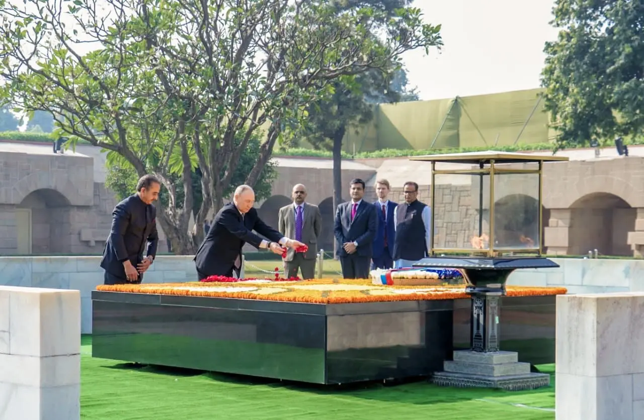 President Putin lays a wreath at Rajghat in tribute to Mahatma Gandhi