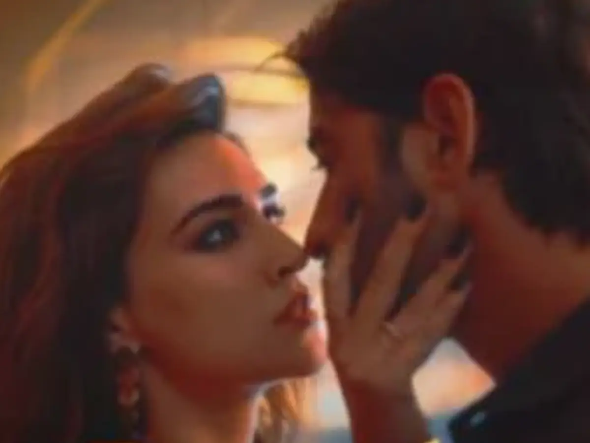 Kanika Dhillon and Kriti Sanon's Do Patti song 'Raanjhan' tops Spotify India charts Kanika Dhillon and Kriti Sanon's Do Patti song 'Raanjhan' tops Spotify India charts