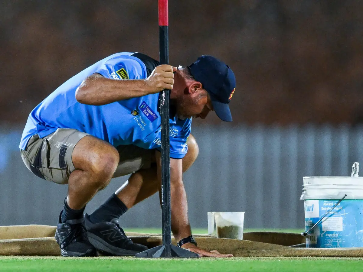 WBBL match abandoned after ball gets stuck in pitch at Karen Rolton Oval WBBL match abandoned after ball gets stuck in pitch at Karen Rolton Oval