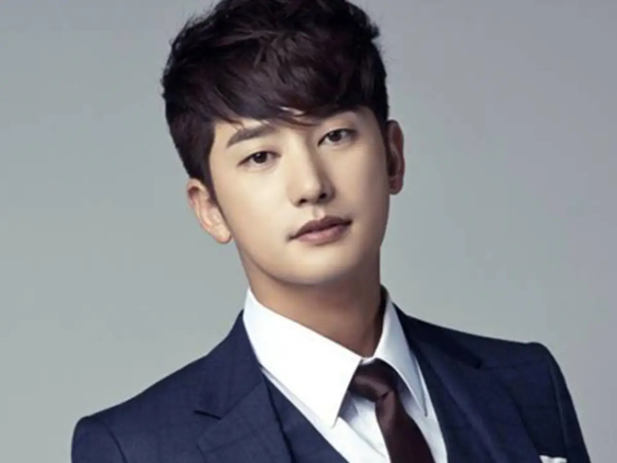 South Korean actor Park Si Hoo addresses allegations of family breakdown; takes legal action
