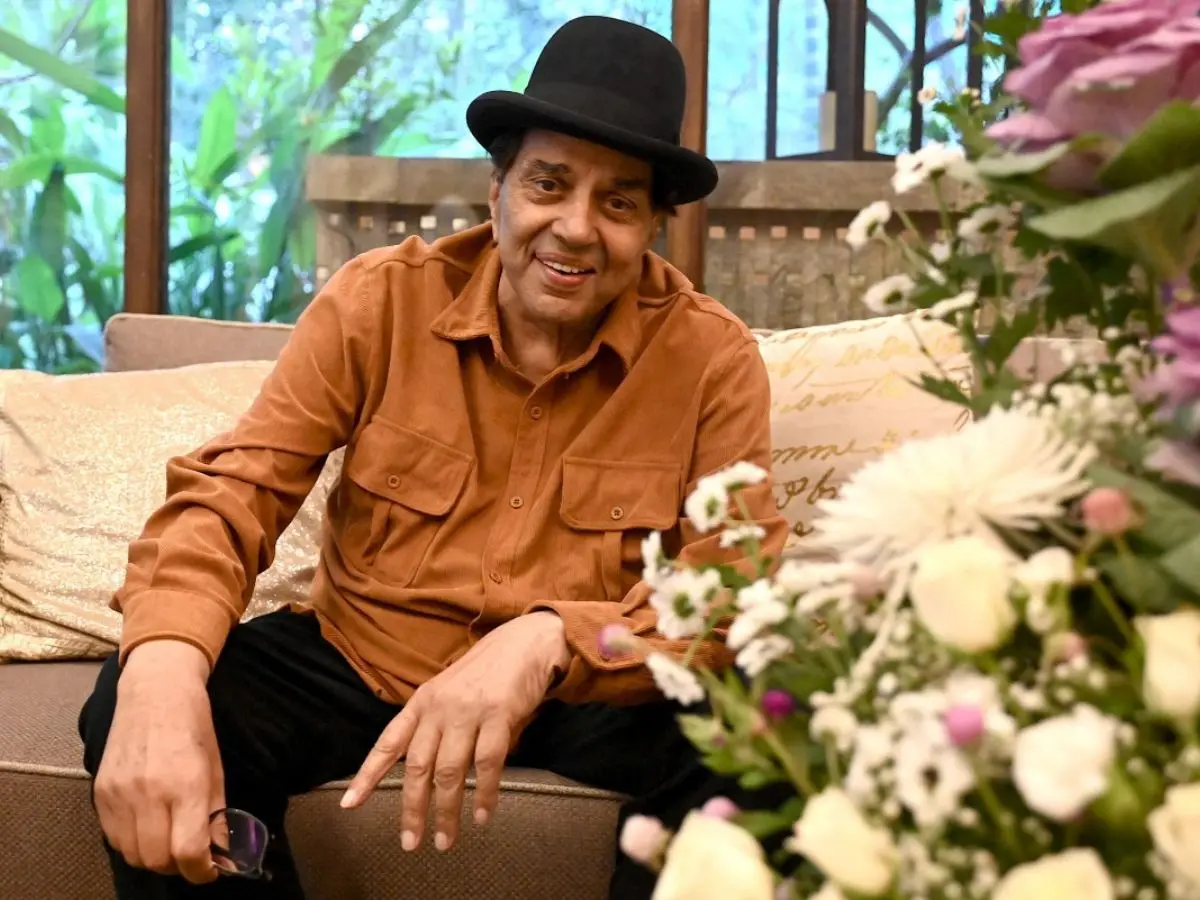 Dharmendra's 90th birth anniversary: Fans gather outside the late actor's residence to celebrate his legacy Dharmendra's 90th birth anniversary: Fans gather outside the late actor's residence to celebrate his legacy