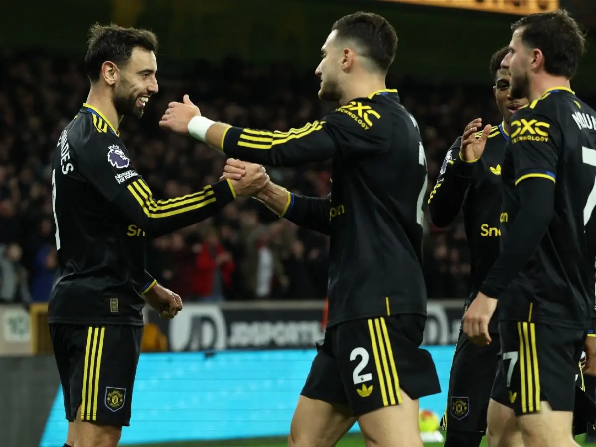 Captain Fernandes stars as Manchester United back on track after Wolves rout
