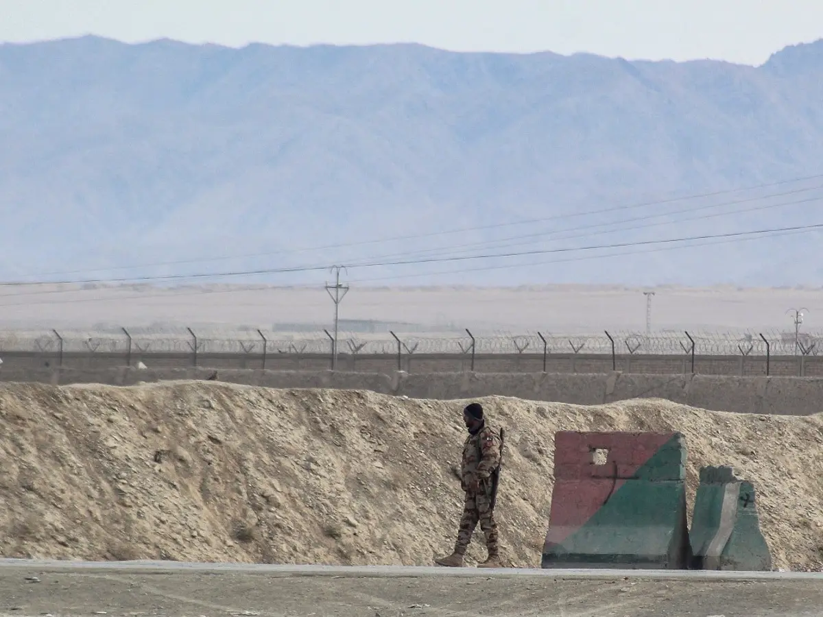 Pakistani Taliban gunmen storm Pakistan checkpoint near Afghan border ...