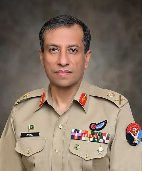 Did Pakistan Army spokesperson wink at female journalist? Netizens react to viral video