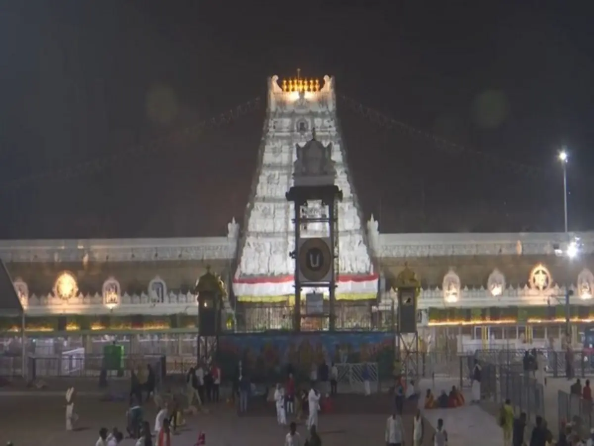 Tirumala Tirupati Devasthanam rocked by another 'scam', polyester shawls sold as silk in temple Tirumala Tirupati Devasthanam rocked by another 'scam', polyester shawls sold as silk in temple
