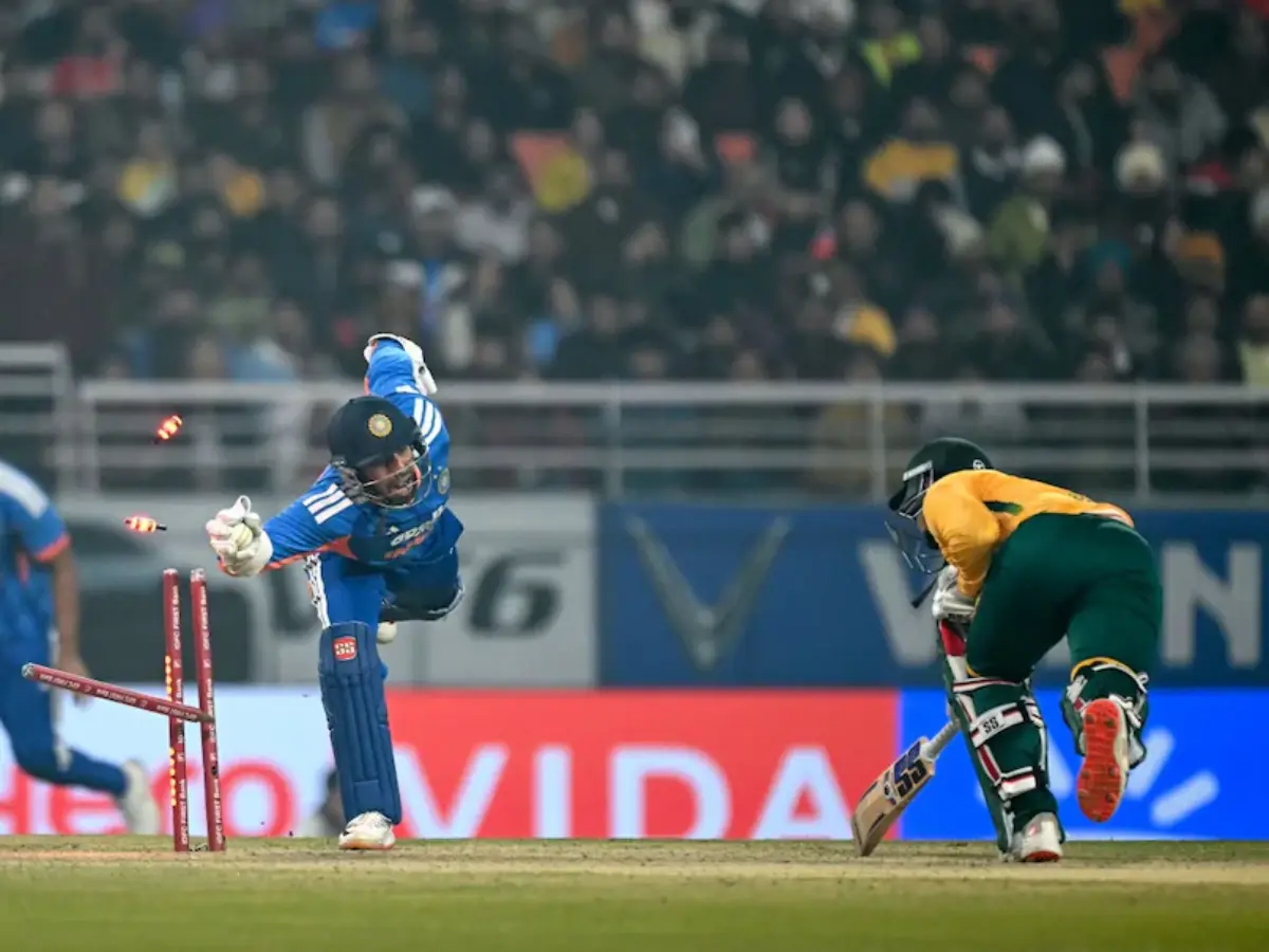 India vs South Africa 2nd T20I: Jitesh Sharma denies  De Kock century, Sunil Gavaskar applauds - WATCH