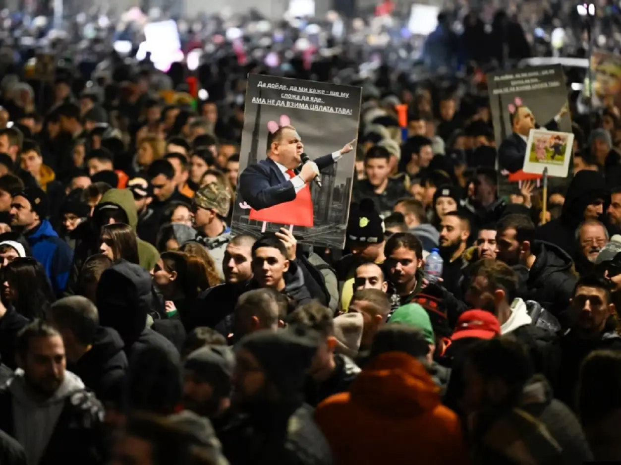 Bulgarian govt resigns after citizens stage massive anti-corruption protests Bulgarian govt resigns after citizens stage massive anti-corruption protests