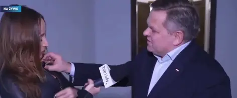 ‘If you can’t handle a reporter’s mic...’: Internet explodes after Polish senator attempts to remove female journo’s mic