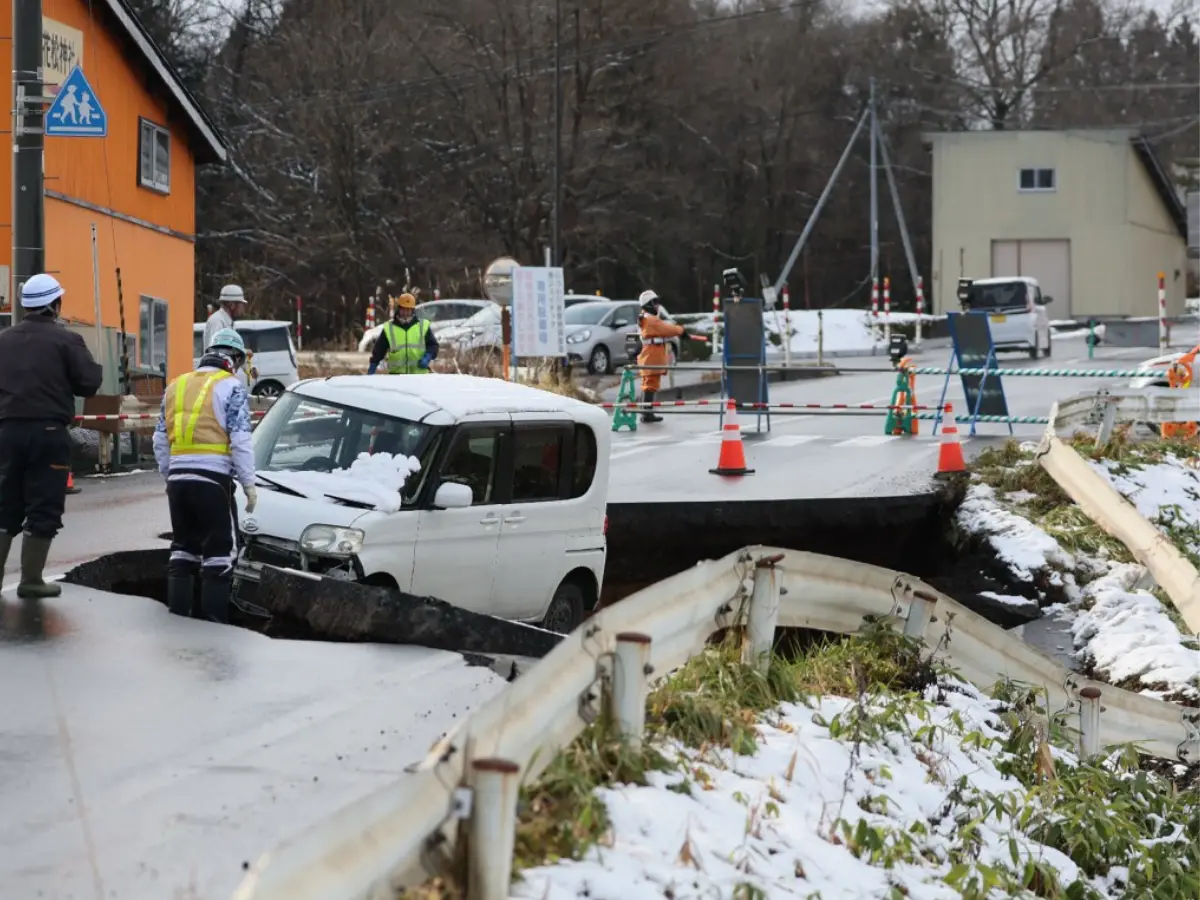 100 foot tsunami, vigorous shaking: This is what a megaquake would look like in Japan, according to official projections