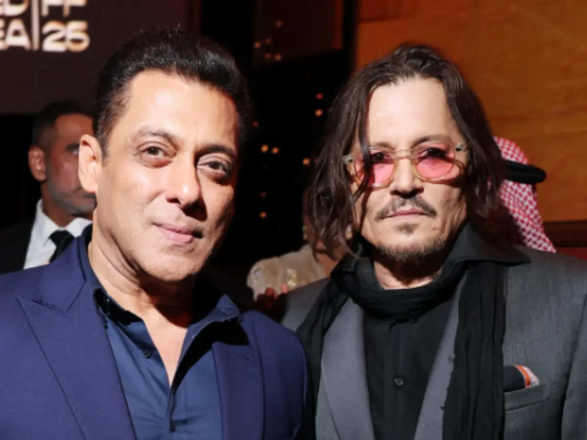 Bhaijaan meets captain Jack Sparrow! Salman Khan and Johnny Depp's epic red carpet moment, netizens go wild Bhaijaan meets captain Jack Sparrow! Salman Khan and Johnny Depp's epic red carpet moment, netizens go wild