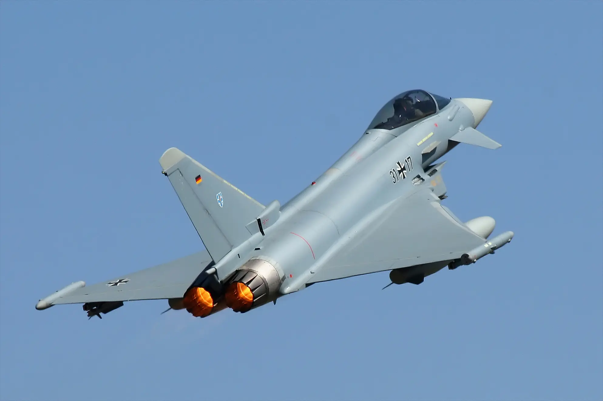 Two-crew cockpit reduces workload on long missions