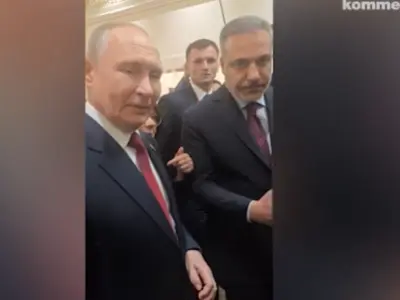 WATCH: Putin winks at camera after talks with Erdogan - AND after Pakistan PM crashed the meeting WATCH: Putin winks at camera after talks with Erdogan - AND after Pakistan PM crashed the meeting