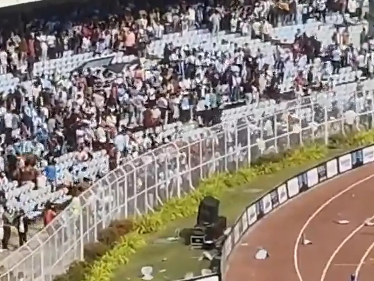 Watch: Chaos erupts at Salt Lake Stadium as fans hurl bottles, chairs in stands, Lionel Messi leaves in 10 mins