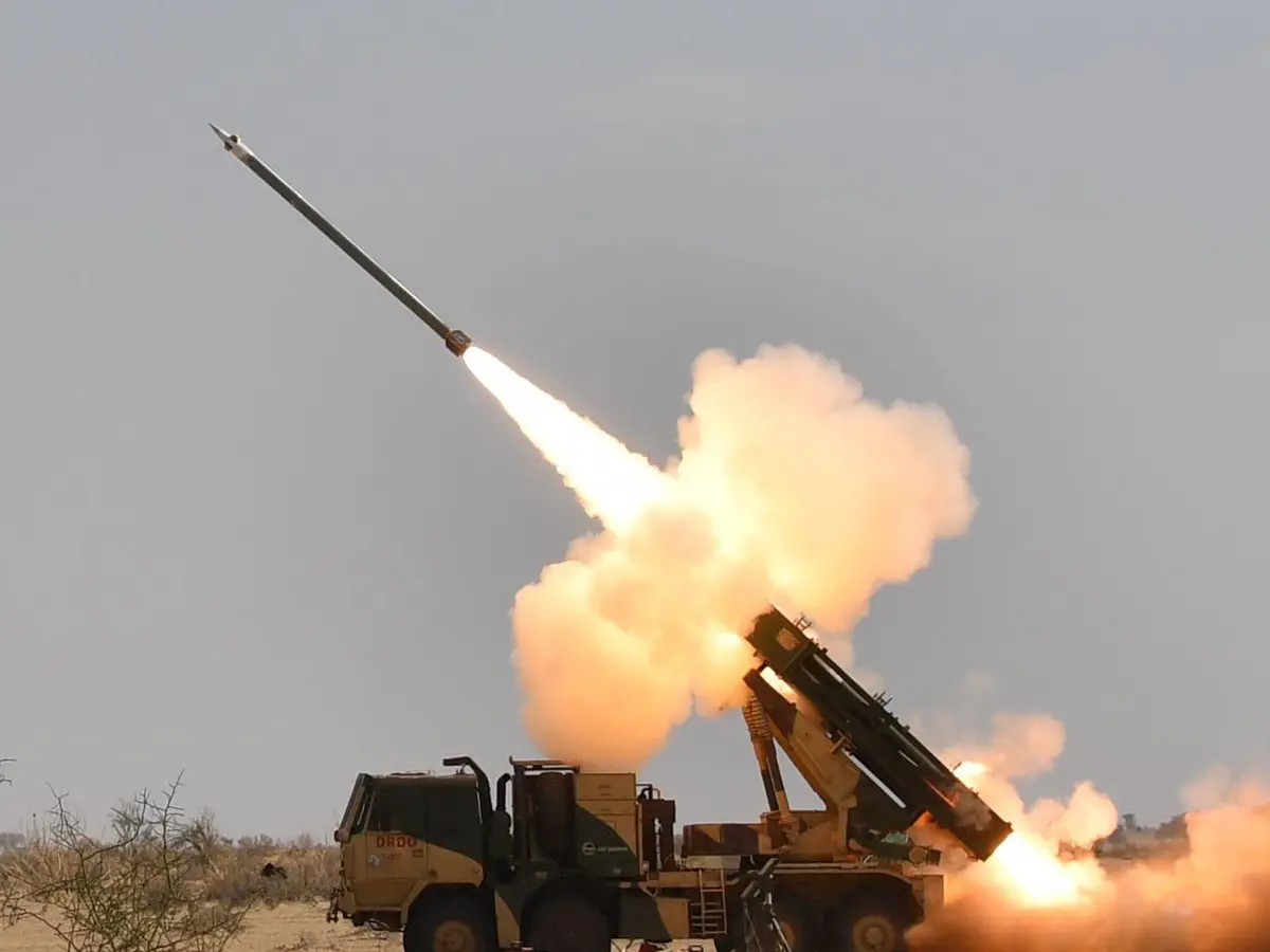 „12 Raketen in 44 Sekunden“: Was macht den Pinaka-Mehrfachraketenwerfer so ...