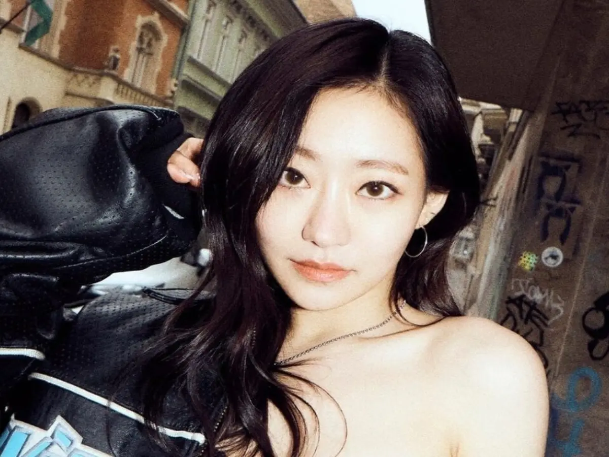 Kiss of Life (Julie) controversy