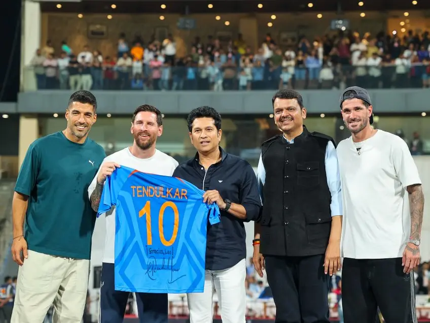 Watch | Lionel Messi arrives at Wankhede Stadium, meets Sunil Chhetri, Sachin Tendulkar during GOAT Tour Watch | Lionel Messi arrives at Wankhede Stadium, meets Sunil Chhetri, Sachin Tendulkar during GOAT Tour
