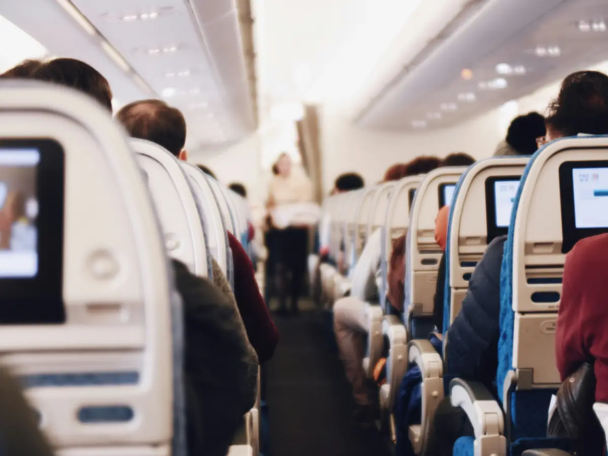 Passengers endure 5-hour flight with constant farting stench