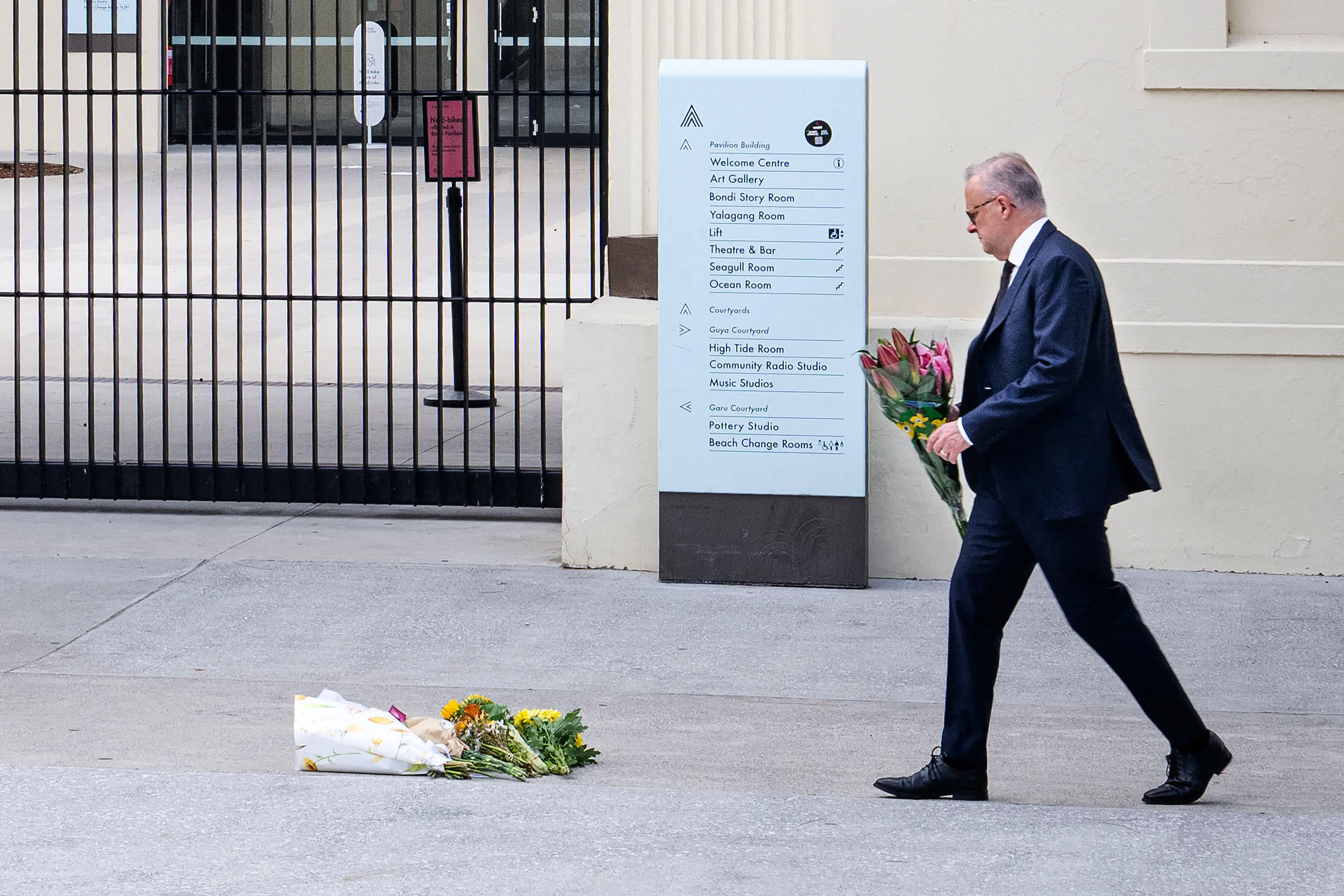 PM Albanese, Governor Mostyn pay tribute