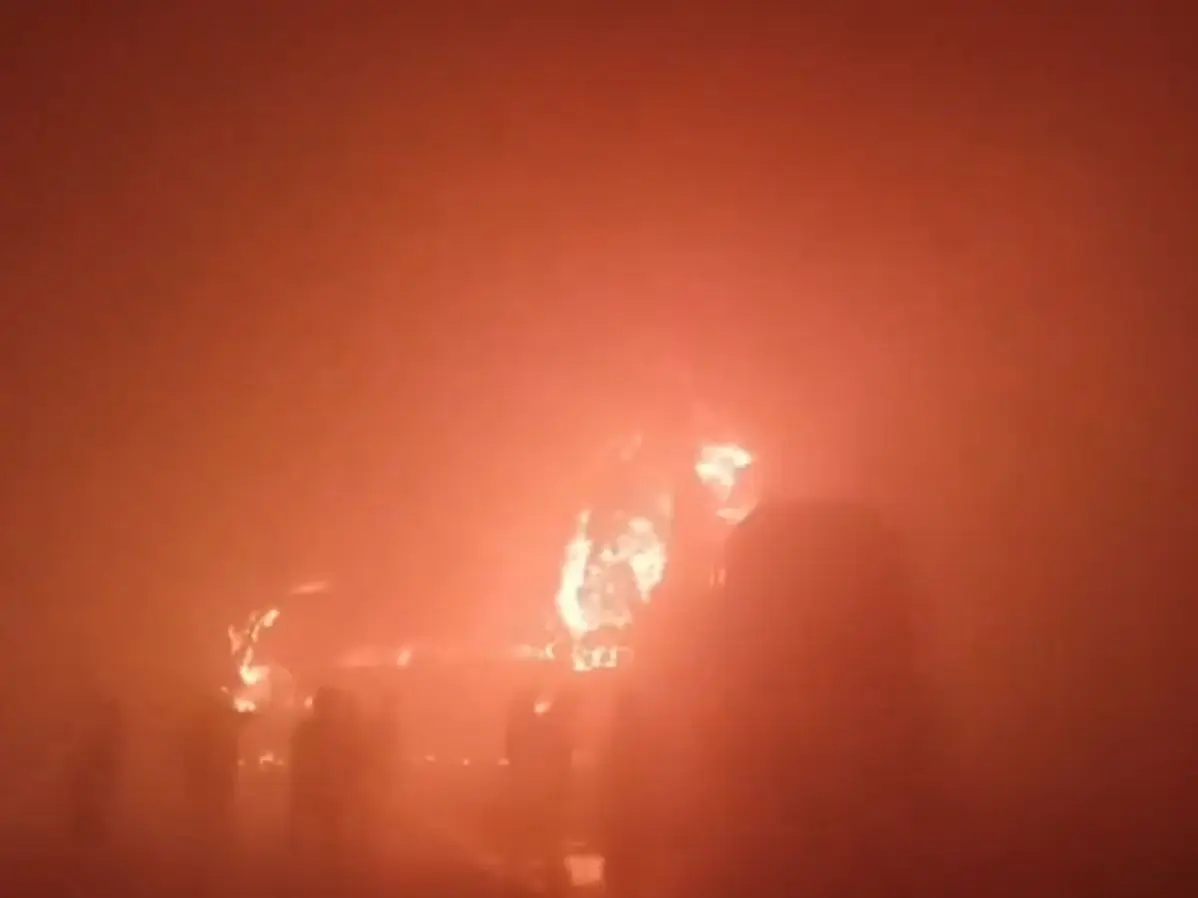 At least four dead after several vehicles catch fire in collision on Delhi-Agra Expressway At least four dead after several vehicles catch fire in collision on Delhi-Agra Expressway