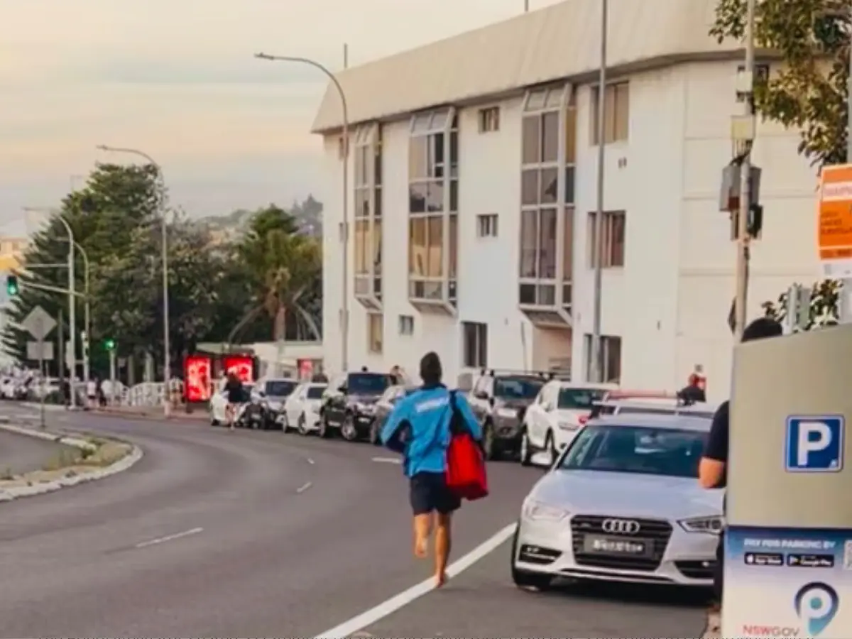Lifeguard Runs Barefoot to Save Lives After Bondi Beach Attack