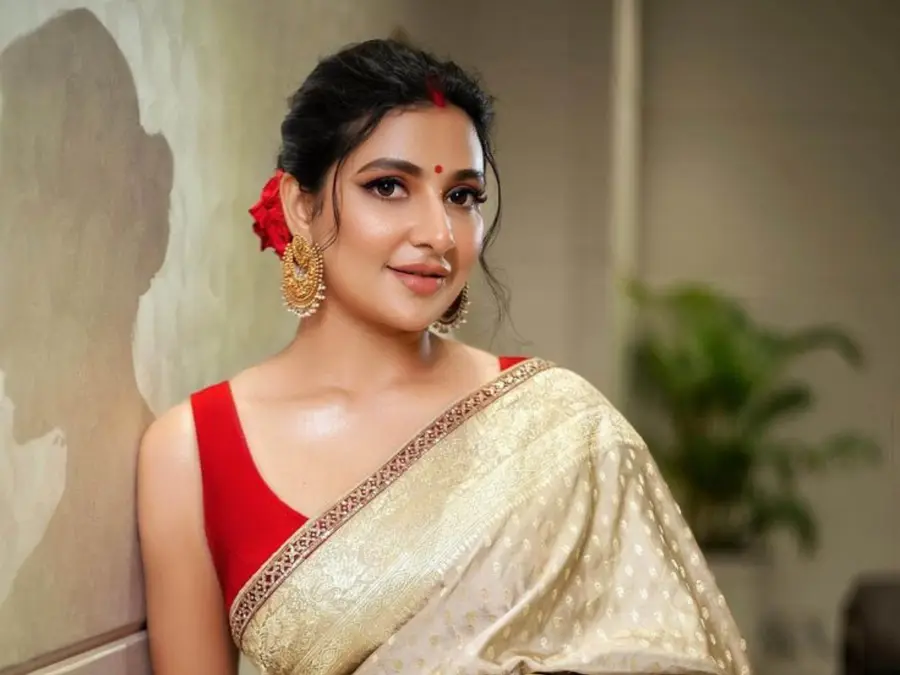 Subhashree Ganguly breaks silence after being trolled for sharing photo with Messi: Kareena, Shah Rukh Khan took photos too