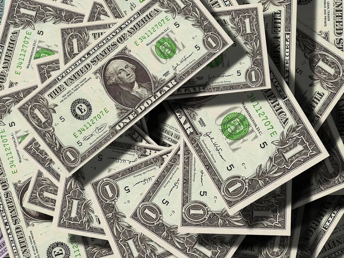 US Dollar Faces Challenges as Countries Trim Treasury Holdings