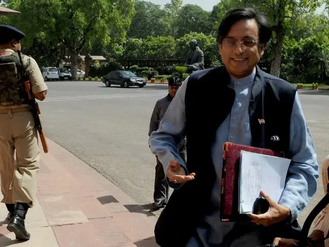 WATCH | Shashi Tharoor urges Rajeev Shukla to ‘bring India matches to Kerala’ after fog plays spoilsport in Lucknow WATCH | Shashi Tharoor urges Rajeev Shukla to ‘bring India matches to Kerala’ after fog plays spoilsport in Lucknow