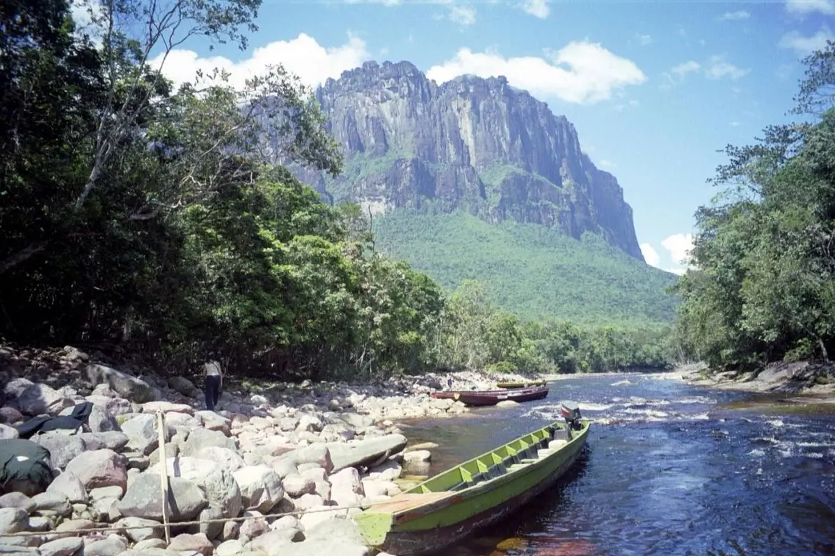 2. The Terrain Advantage: A Land of Natural Fortresses