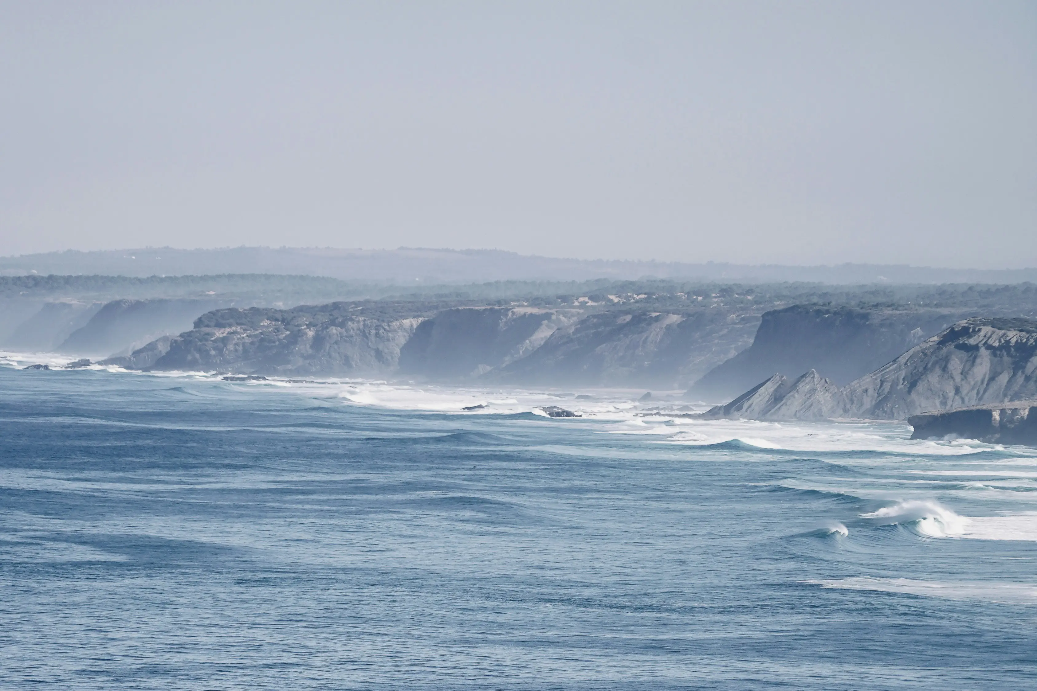 This bizarre 130-foot wave in secret location is a repeating glitch in the ocean - Watch