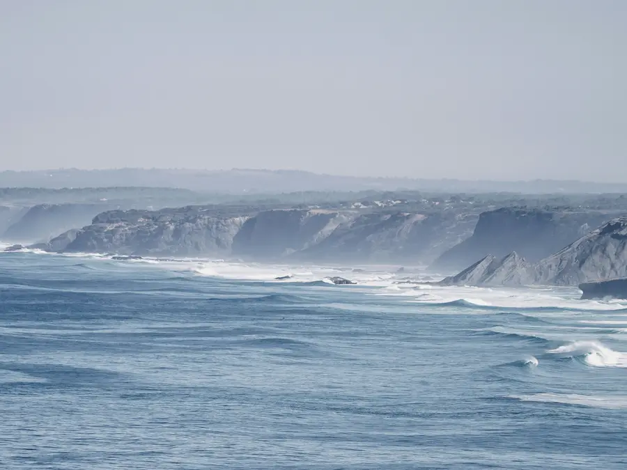 This bizarre 130-foot wave in secret location is a repeating glitch in the ocean - Watch