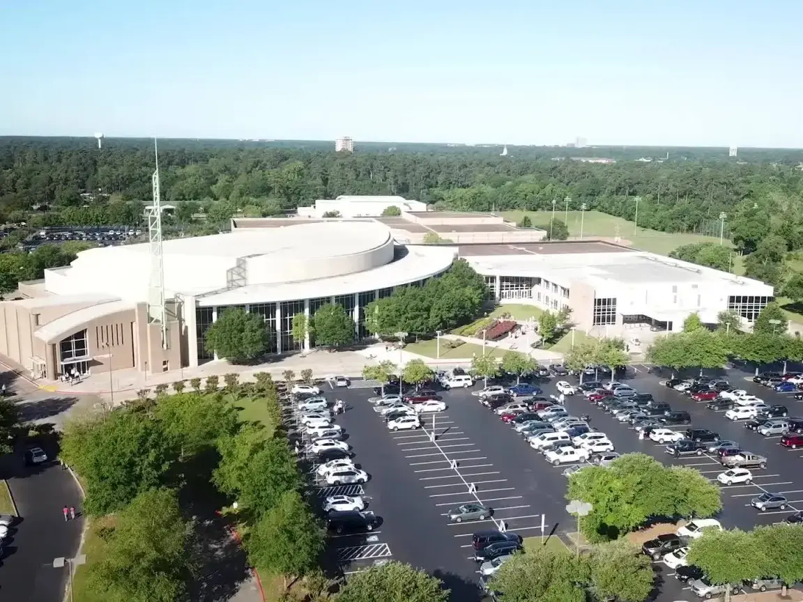 WATCH| Camel knocks out woman during Texas Megachurch Christmas celebration WATCH| Camel knocks out woman during Texas Megachurch Christmas celebration