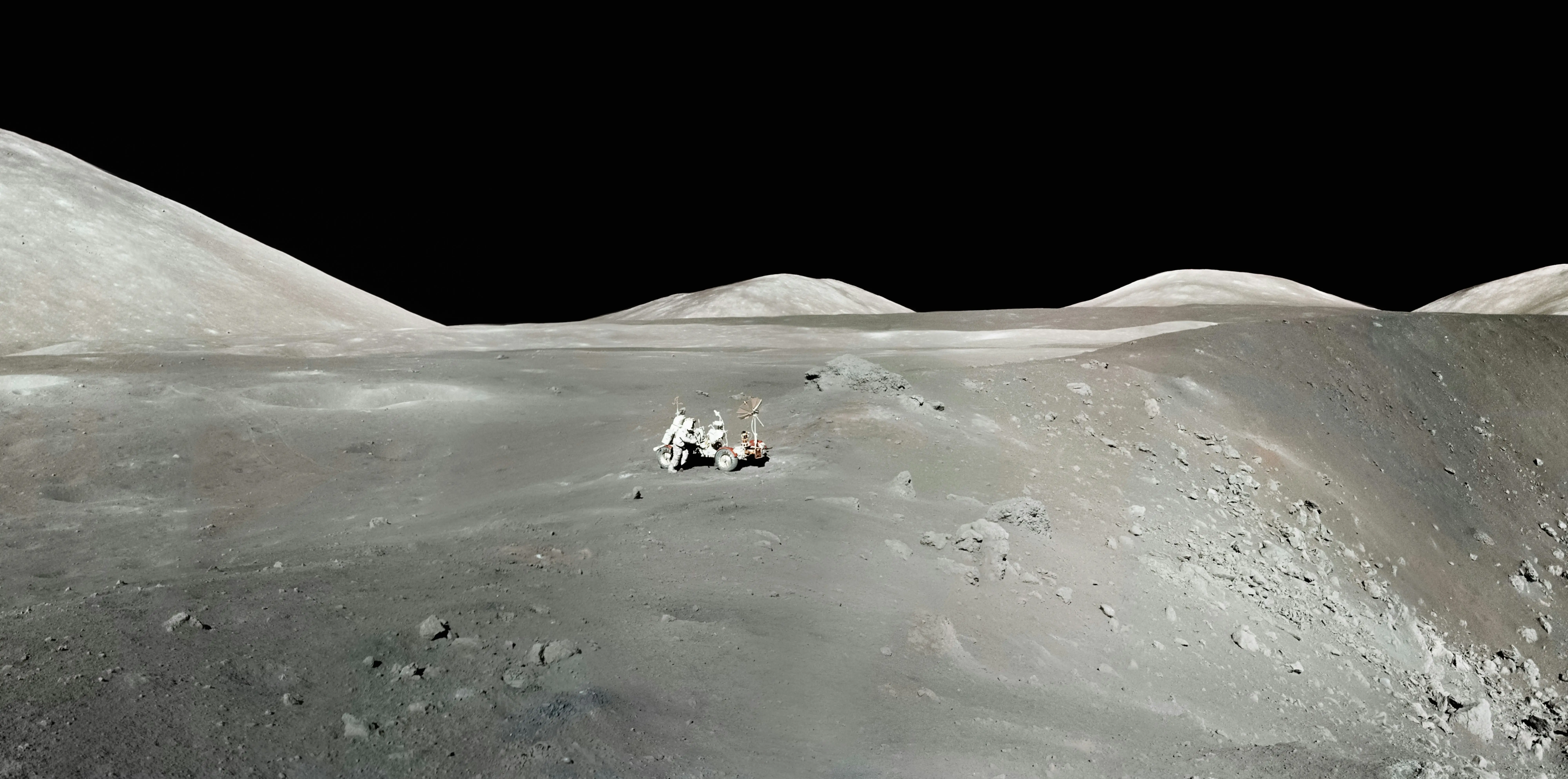 Permanent lunar base
