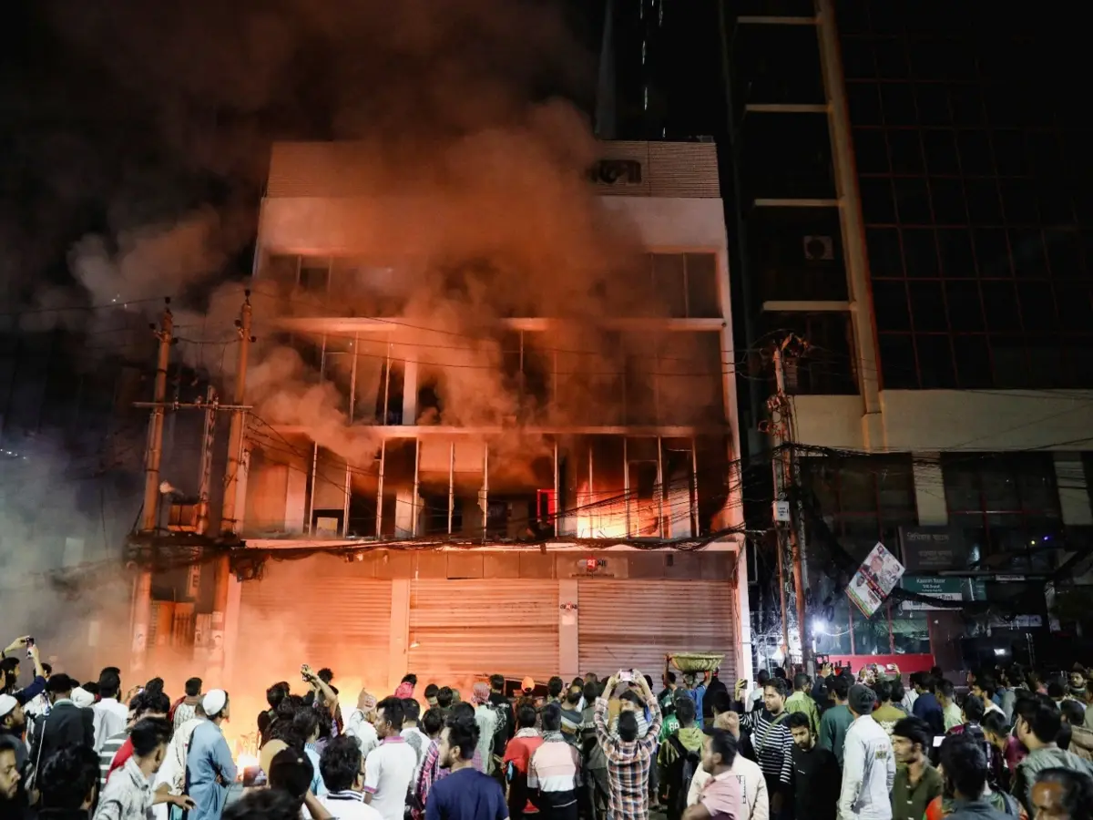 Bangladeshi Hindu beaten to death, tied to tree, lynched and set ablaze. Dhaka condemns gruesome act amid Hadi death violence Bangladeshi Hindu beaten to death, tied to tree, lynched and set ablaze. Dhaka condemns gruesome act amid Hadi death violence