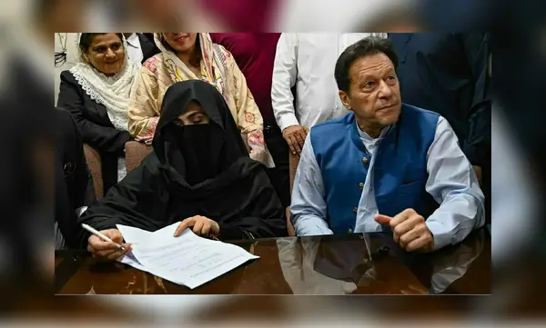 Pakistan’s ex-PM Imran Khan, wife Bushra Bibi sentenced to 17 years in Toshakhana case after trial in Adiala Jail Pakistan’s ex-PM Imran Khan, wife Bushra Bibi sentenced to 17 years in Toshakhana case after trial in Adiala Jail