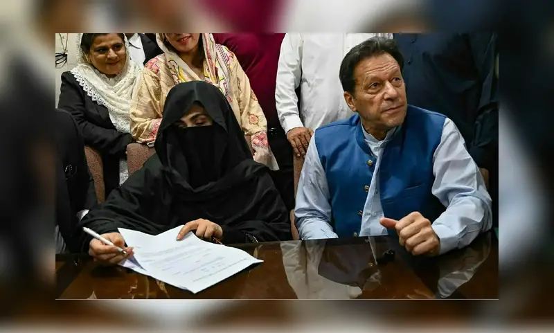 Pakistan’s ex-PM Imran Khan, wife Bushra Bibi sentenced to 17 years in Toshakhana case after trial in Adiala Jail Pakistan’s ex-PM Imran Khan, wife Bushra Bibi sentenced to 17 years in Toshakhana case after trial in Adiala Jail