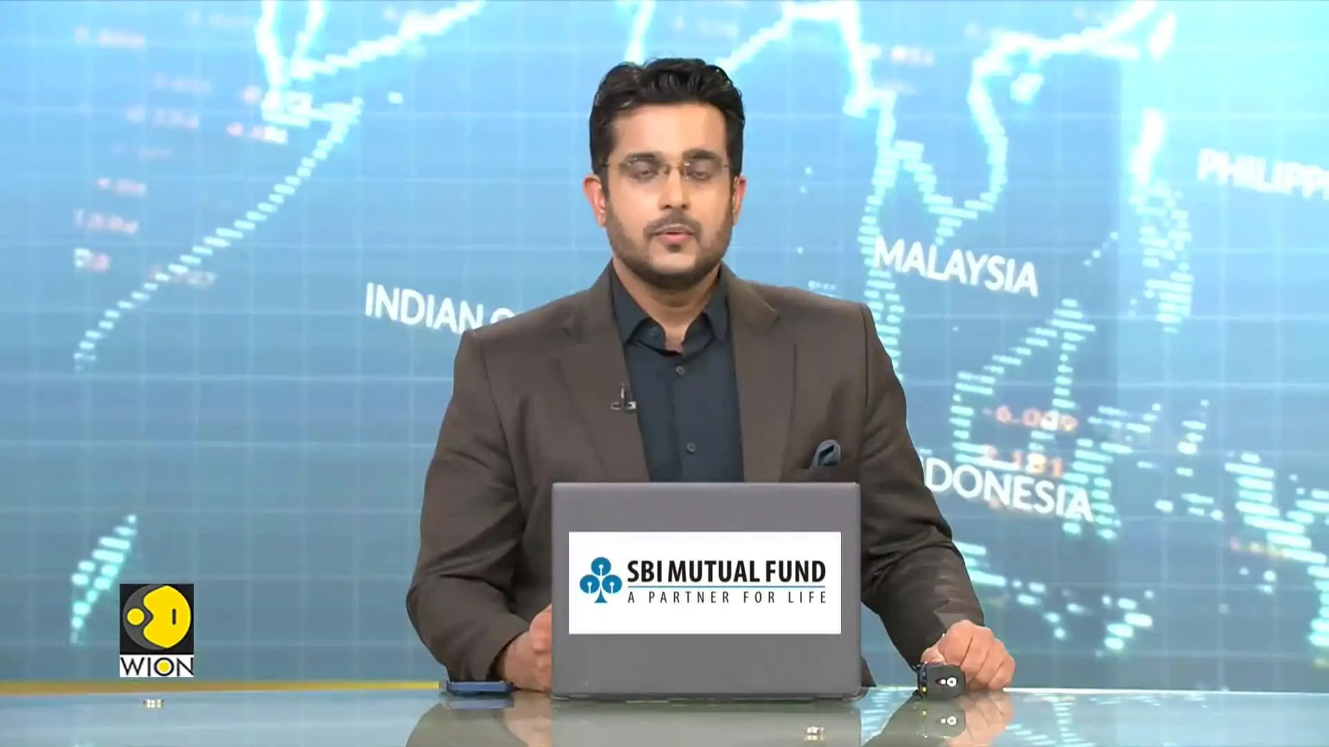 Delhi Pollution: Cold Wave, Dense Fog Grips North India, AQI in Most Areas of Delhi Above 300