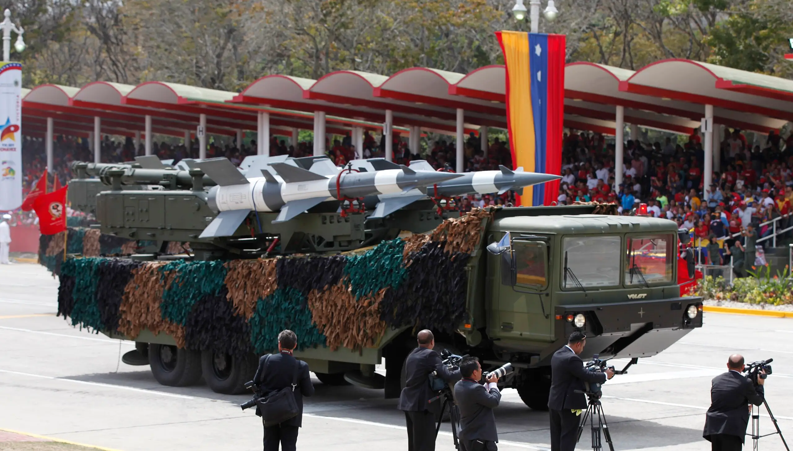Urban warfare and 'colectivos'