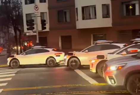 San Francisco power outage brings Waymo self-driving cars to halt, triggers traffic chaos — VIDEO