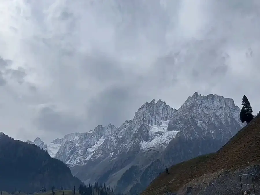 Chillai Kalan starts with rainfall and snow in Kashmir Valley