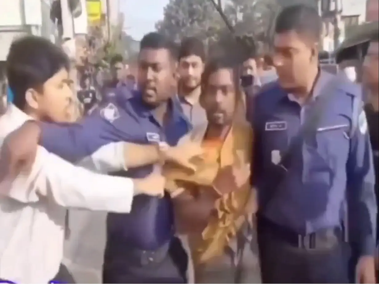 Hindu rickshaw puller wearing red thread branded ‘RAW agent’, assaulted by mob in Bangladesh