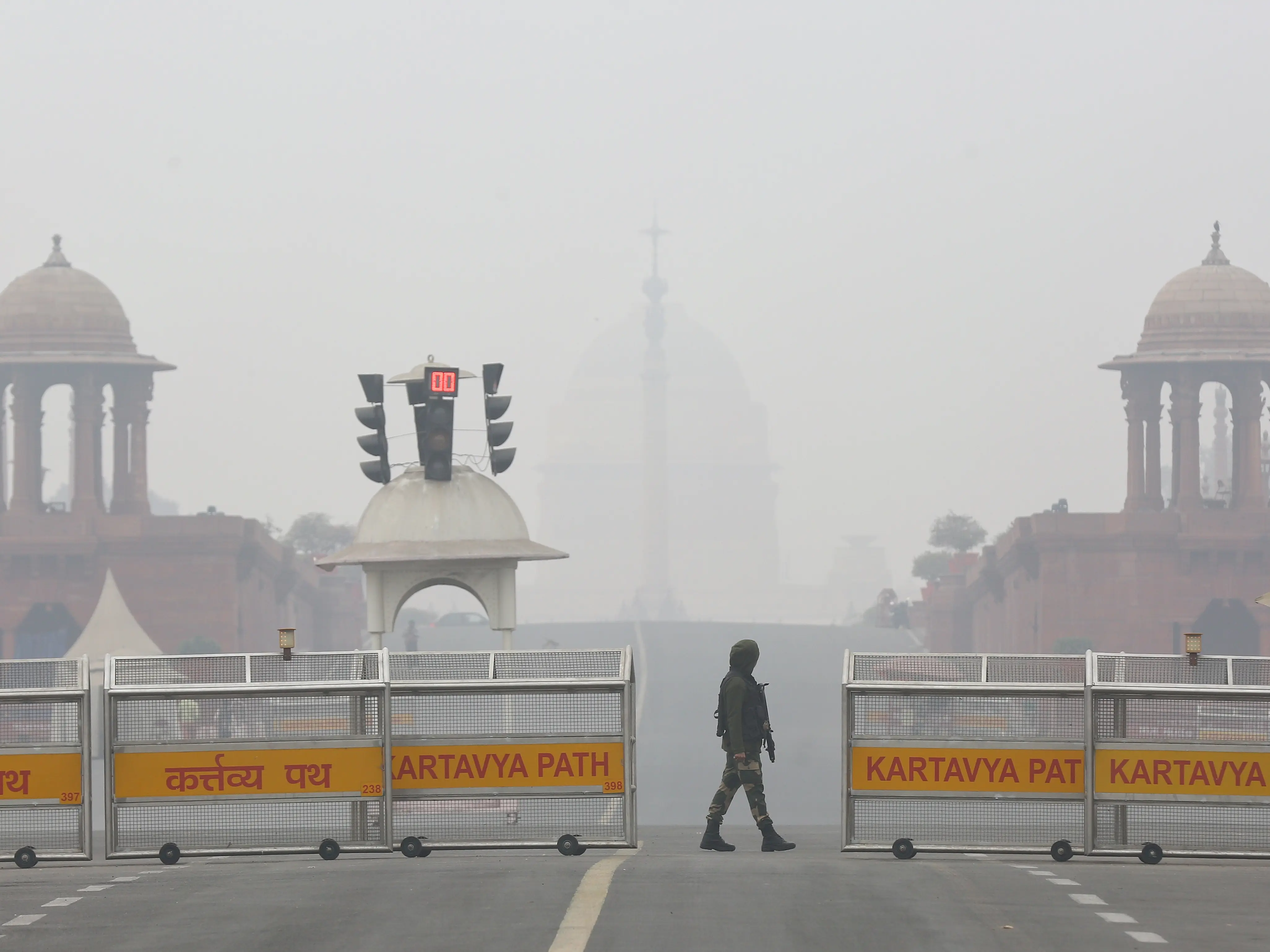 Delhi AQI remains ‘very poor’ as dense fog engulfs northern India Delhi AQI remains ‘very poor’ as dense fog engulfs northern India