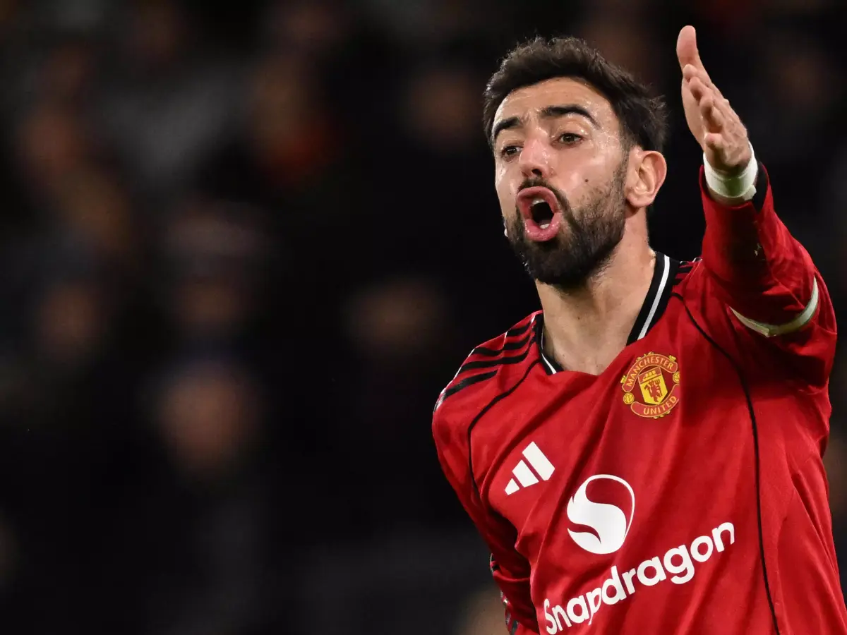 Bruno Fernandes injury leaves Manchester United facing midfield headache Bruno Fernandes injury leaves Manchester United facing midfield headache