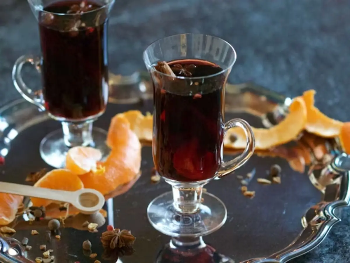 Non-alcoholic mulled wine