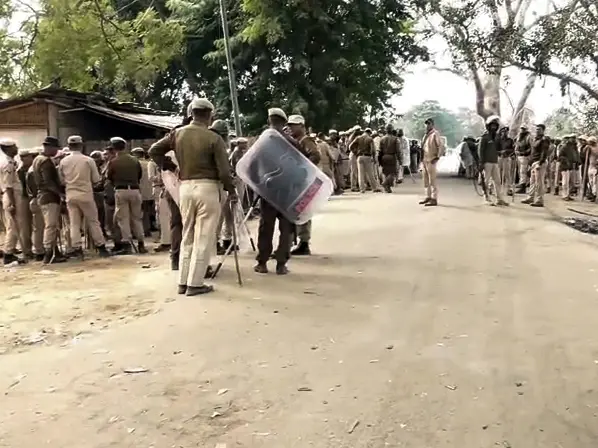Internet services suspended in Assam's Karbi Anglong amidst clashes over eviction drive Internet services suspended in Assam's Karbi Anglong amidst clashes over eviction drive