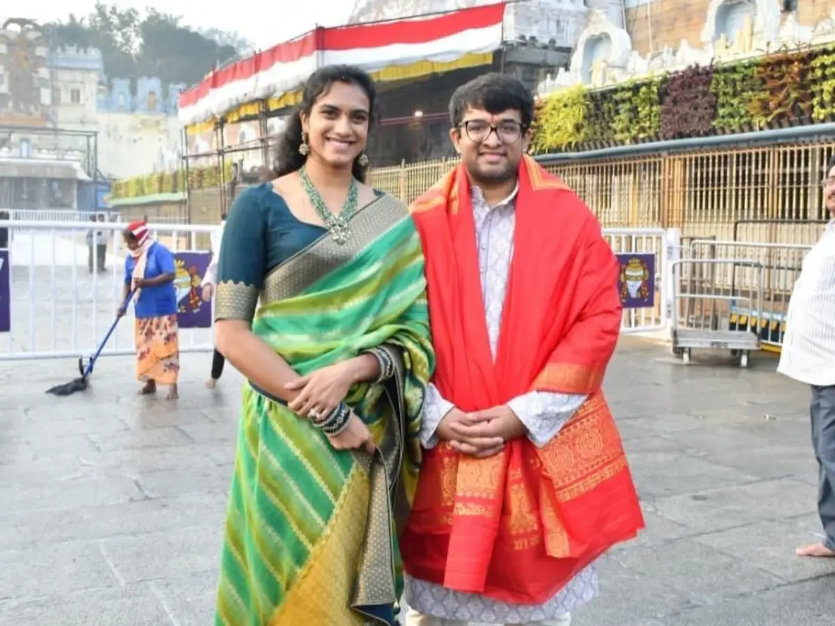 Star India shuttler P.V. Sindhu, husband Venkata Datta Sai visit Tirumala temple Star India shuttler P.V. Sindhu, husband Venkata Datta Sai visit Tirumala temple