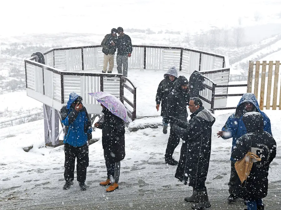 Fresh snowfall triggers low-danger avalanche warning in five J&K districts as Gulmarg sees tourism revival